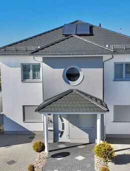 Imponierendes "Wohn-Juwel" für die anspruchsvolle Familie! Neuwertige Stadtvilla (2 FH) in Vellmar - Vellmar