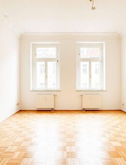 BEZUGSFREIES STADTREFUGIUM // 3-Raum-Wohnung mit Balkon, Stuck und Parkett in Bestlage - Leipzig