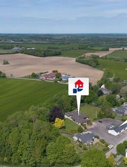 Winkelbungalow mit Poolhaus, PV-Anlage, neuer Wärmepumpe und großer Speditionshalle - Esgrus