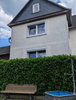 Familienidylle trifft Freiheit - Haus mit Scheune & großem Grundstück! - Solms