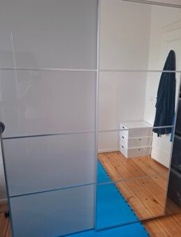 Ikea kleiderschrank mit Schiebetüren und Spiegel - Berlin