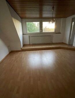 "Komplett renovierte 2-Zimmer-Wohnung mit Blick ins Grüne in Wevelinghoven" - Grevenbroich