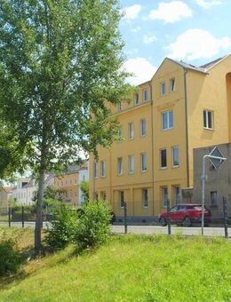 Gemütliche, kleine 1-Zimmer-Wohnung im Erdgeschoss * mit neuem Laminatboden, sep. Küche & Badewanne - Limbach-Oberfrohna