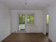 Single-Apartment mit Balkon und Wannenbad - für EINE Person! - Berlin