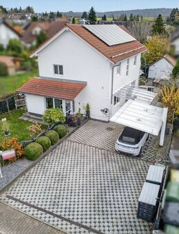 Neuwertiges Einfamilienhaus mit PV-Anlage, Garten und Carports - Bad Herrenalb