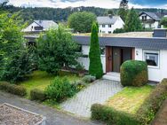 Einzigartiges Einfamilienhaus im Bungalow-Stil mit großem Garten und Doppelgarage - Arnsberg