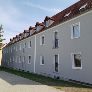 Erstbezug nach Sanierung, helle Vier-Raum-Wohnung mit Pkw-Stellplatz in Tröglitz