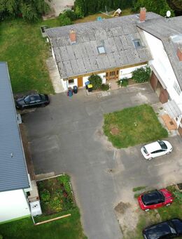 Wölfersheim. Bauernhof mit 2 Häusern, Fahrzeughalle und ca. 30.000m² Grdst.. - Wölfersheim