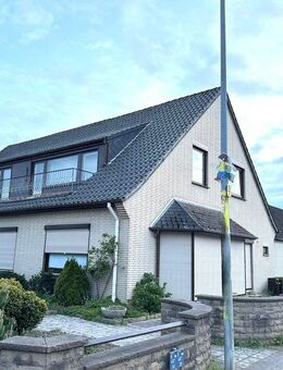 Teilvermietetes Zweifamilienhaus - teilweise renovierungsbedürftig + vermietete Hallen - Stuhr