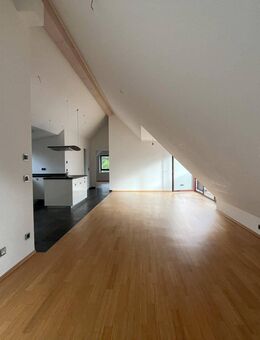 Herrliche lichtdurchflutete 3 Zimmer Dachgeschosswohnung Inmitten von Waldtrudering - München