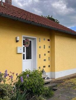 ZUHAUSE ANKOMMEN: BUNGALOW MIT HERRLICHEM GRUNDSTÜCK IN ORTSRANDLAGE - Hallerndorf