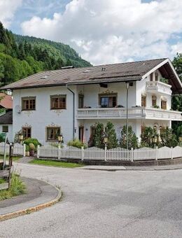 Wohnen/Arbeiten, ruhige Gewerbe möglich, Chiemseenähe, Haus mit 12 Zimmer, 7 Duschen/WC, Bergblick - Aschau (Chiemgau)