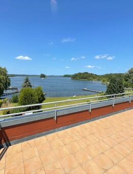 Beeindruckendes Penthouse mit Schloss- und Seeblick - Bosau
