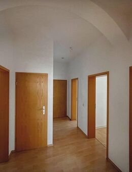 Schöne 4-Zimmer-Familienwohnung mit Balkon im Zentrum von Lößnitz - Lößnitz