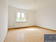 Garten-Traum: Helle 2-Raum-Wohnung in Chemnitz mit Außenoase, Einbauküche und Toplage - Chemnitz