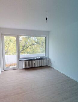 ++ SANIERTE 3-Zimmer-Wohnung mit großem Balkon, schickem Boden und viel Tageslicht ++ - Ratzeburg