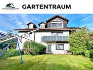 GARTENTRAUM - Gepflegtes 3-Familienhaus mit Garten, Terrasse, 2 Balkonen und Garage - Aichhalden