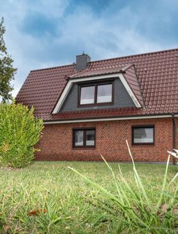 Modernes und stilvoll renoviertes Einfamilienhaus in Strandnähe mit großem Grundstück - Neukirchen (Landkreis Ostholstein)
