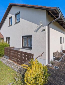 *Baindt* Einfamilienhaus in ruhiger Wohnlage mit schönem Gartengrundstück und Doppelgarage - Baindt