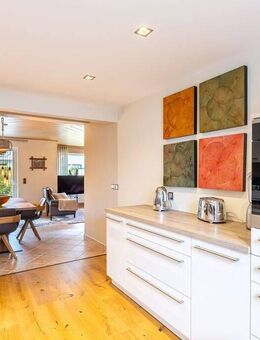 Leben mit Leichtigkeit - sonniges Zuhause mit Herz und Weitblick- umfangreich modernisiert seit 2015 - Hennef (Sieg)