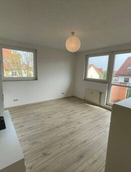 Sanierte 1-Zi Whg mit Balkon, EBK & Stellplatz - Salzatal