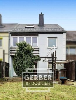 Reihenmittelhaus mit erneuertem Dach und Garage - Hof