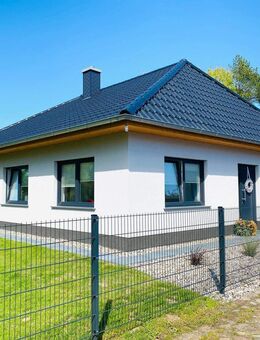 Modernes Einfamilienhaus im Bungalow-Stil mit großem Grundstück - Blowatz