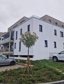 Barrierefreie 3,5 Zimmer-Maisonette-Wohnung mit Balkon, Dachterrasse und TG in Top-Lage! - Weissach (Tal)