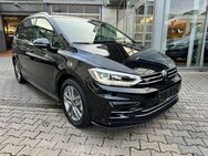 VW Touran, 1.5 TSI R-Line Exterieur-- Comfortline R-Line Exterieur, Jahr 2024 - Frankfurt (Main)