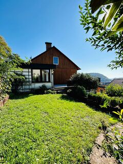 Einfamilienhaus mit 2 Terrassenflächen und schöner Gartenfläche