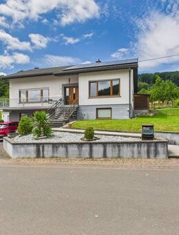 Großzügiges Einfamilienhaus mit Einliegerwohnung in idyllischer Lage. - Prümzurlay