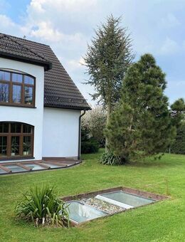 luxuriöses Einfamilienhaus mit Einliegerwohnung, Pool, uvm - Oelsnitz