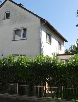 Freistehendes Einfamilienhaus mit Einliegerwohnung auf attraktivem, knapp 1000 qm großem Grundstück - Frankfurt (Main)