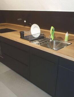 Gemütliche möblierte Dachwohnung mit moderner Einbauküche und Aufzug in Toplage! - Nürnberg