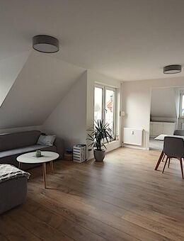 Moderne & helle 2 Zimmer DG-Wohnung mit Loggia - Kölln-Reisiek