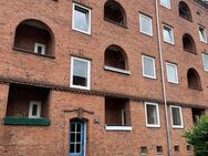 Erdgeschosswohnung mit Minibalkon und Einbauküche! - Kiel