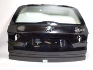 BMW 3452197 E83 Heckklappe Kofferraumdeckel 475 black-sapphire met. leichter Rostansatz in den Aussparungen Heckleuchten links rechts. Lack ab siehe Pfeilmarkierung. - Aufseß