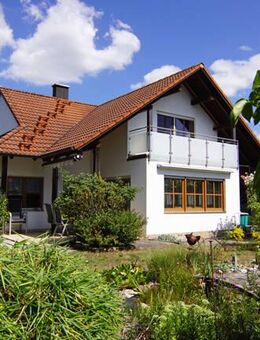 Roßtal: Sehr gepflegtes, freistehendes Einfamilienhaus auf ca. 922 m² Grundstück - Roßtal