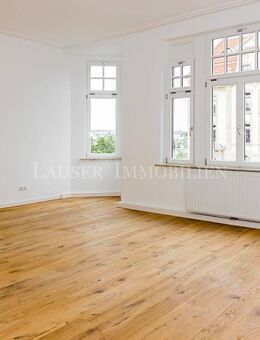 Attraktive Drei-Zimmer-Altbauwohnung mit Balkon in kernsaniertem Haus - Stuttgart