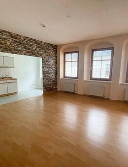 Gemütliche Single-Wohnung mit Einbauküche auf dem Markt - Schwarzenberg (Erzgebirge)