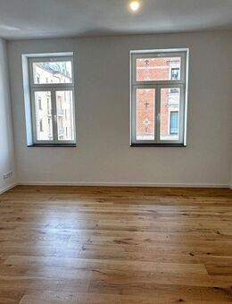 ERSTBEZUG NACH SANIERUNG! 3-ZI.-WHG. MIT HISTORIE & BALKON... - Fürth