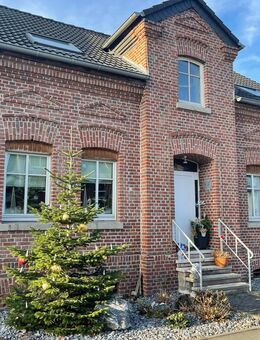 Charmantes Einfamilienhaus mit großer Einliegerwohnung sowie einem Pool und einem riesigen Carport! - Waltrop