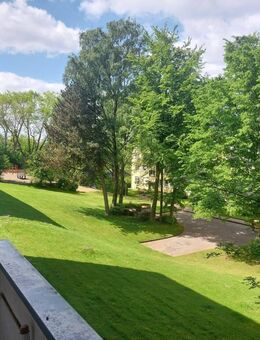 ** Geräumige 73 m² 3,5 Zimmer Erdgeschosswohnung in grüner Lage ** - Essen