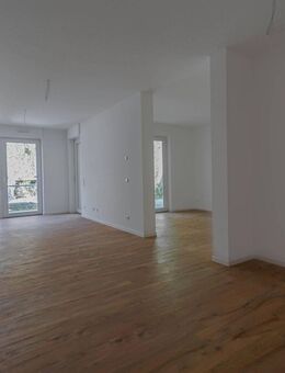 NEUBAU-ERSTBEZUG: ALTERS- / BEHINDERTENGERCHTES WOHNEN MIT TOLLER AUSSTATTUNG, BALKON & STELLPLATZ MITTEN IN HOCHSPEYER - Hochspeyer