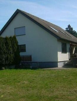 Wohnhaus mit Doppelgarage in Tuningen! - Tuningen