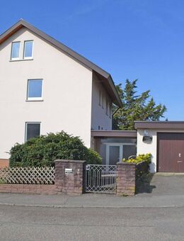 Viel Platz bietet Ihnen dieses Zweifamilienhaus in bester Wohnlage - Pforzheim