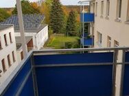 Helle 3- Zimmerwohnung im 1.OG mit Balkon und EBK - Limbach-Oberfrohna