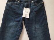 Nagelneue Jeans gr.32 - Lengenfeld Zentrum