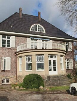 Traumhafte 4/5-Zi.-Whg. im DG einer historischen Altbauvilla inkl. Stellplatz! - Flensburg