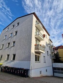 helle 2-Raum-Wohnung mit Balkon, Aufzug, direkt am Park - Gotha